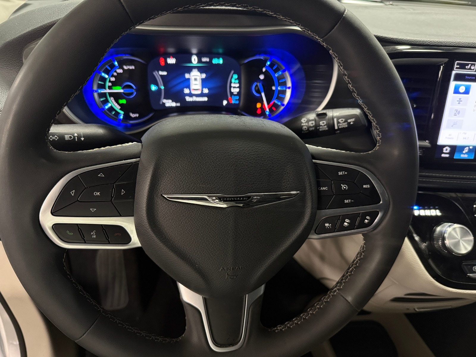 Thumbnail: 2024 Chrysler Pacifica - 4