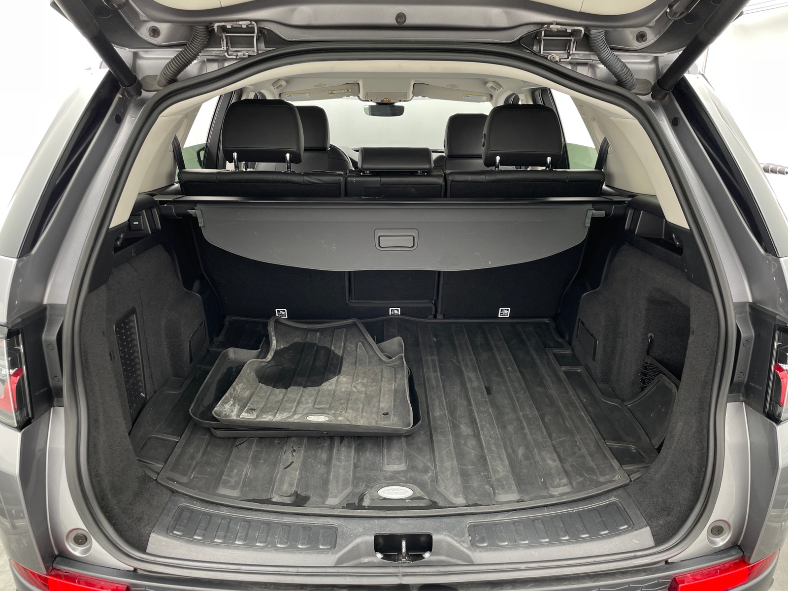 Thumbnail: 2021 Land Rover Discovery Sport - 6