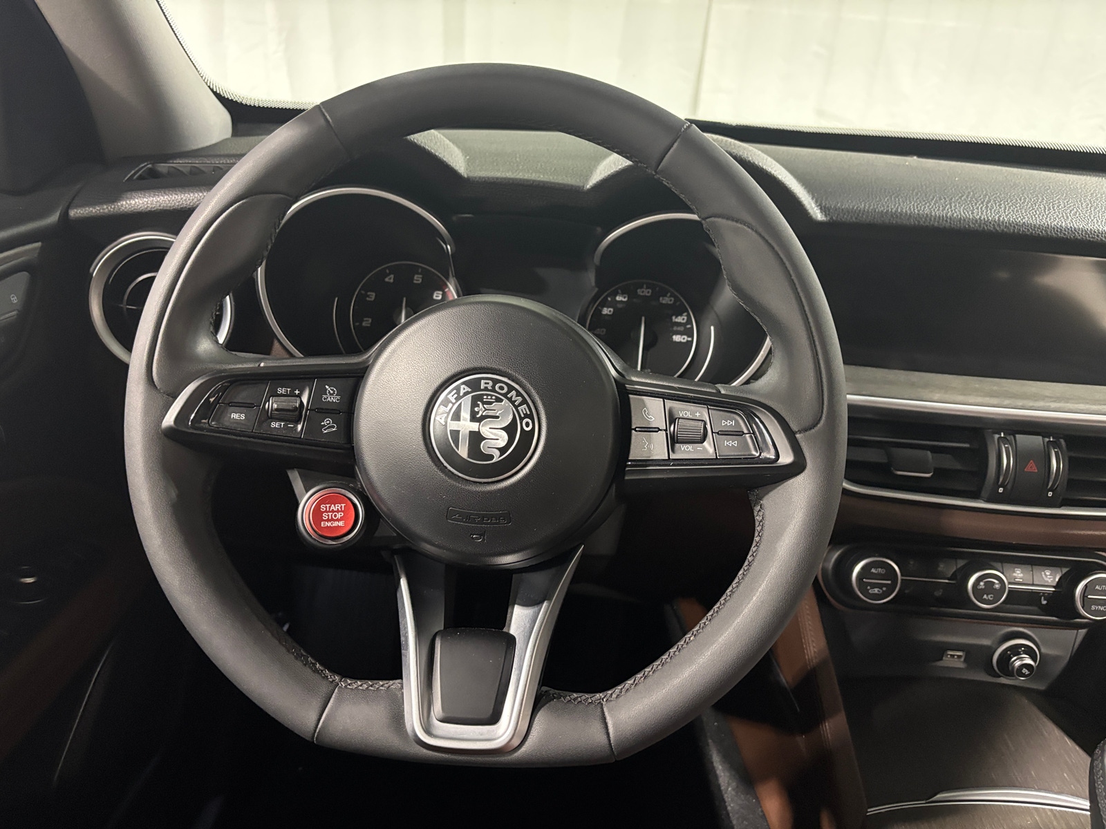 Thumbnail: 2021 Alfa Romeo Stelvio - 4