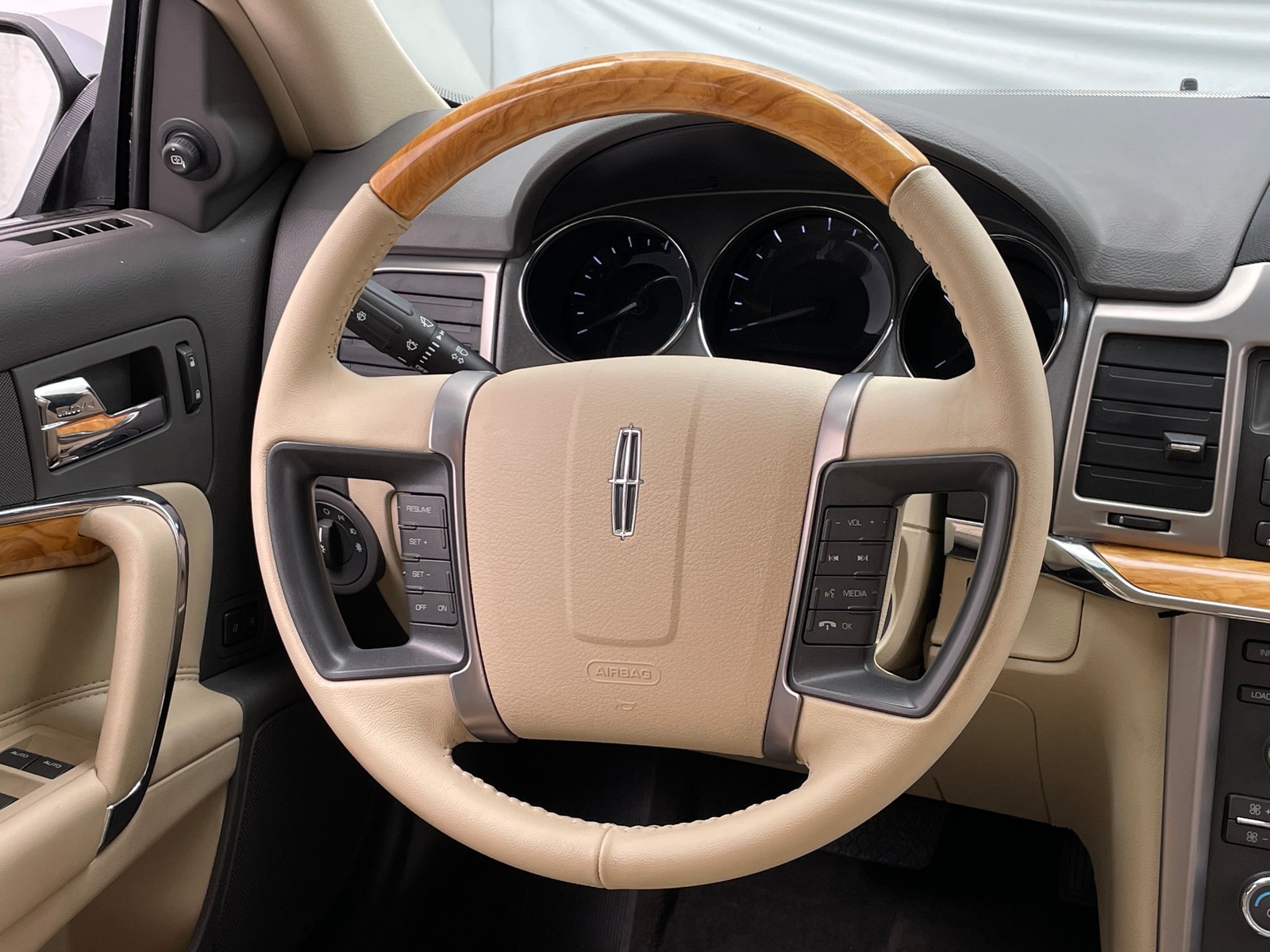 Thumbnail: 2012 Lincoln MKZ - 4