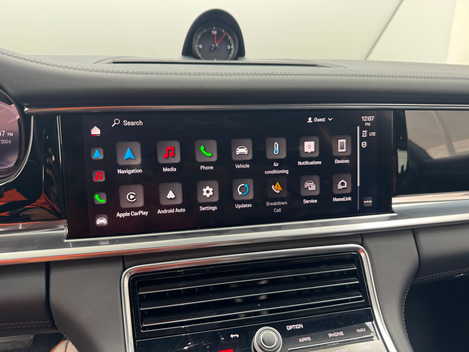 Thumbnail: 2023 Porsche Panamera - 3