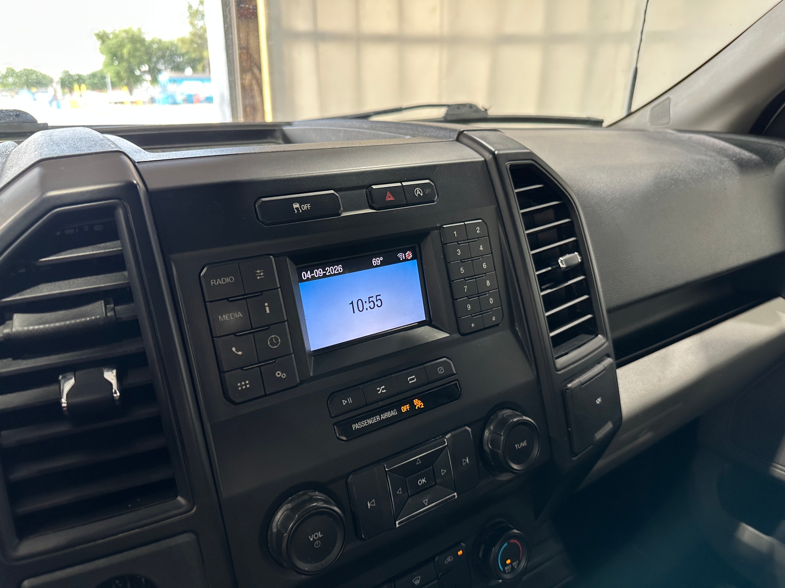 Thumbnail: 2019 Ford Econoline - 3