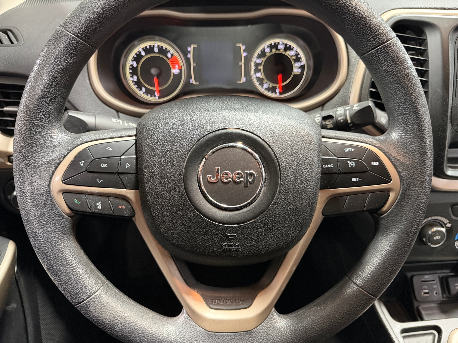 Thumbnail: 2018 Jeep Cherokee - 5