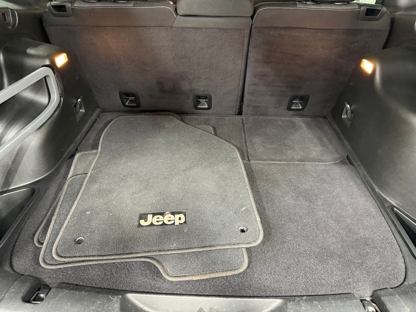 Thumbnail: 2018 Jeep Cherokee - 7