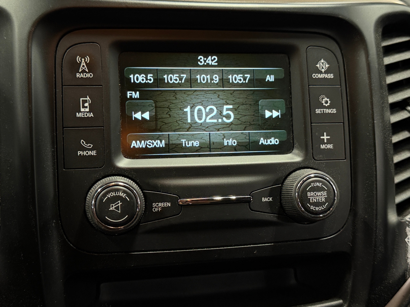 Thumbnail: 2018 Jeep Cherokee - 4