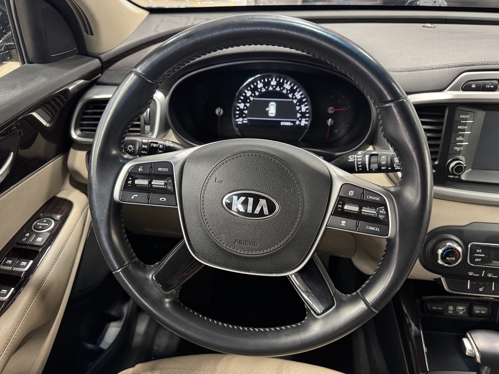 Thumbnail: 2019 Kia Sorento - 4