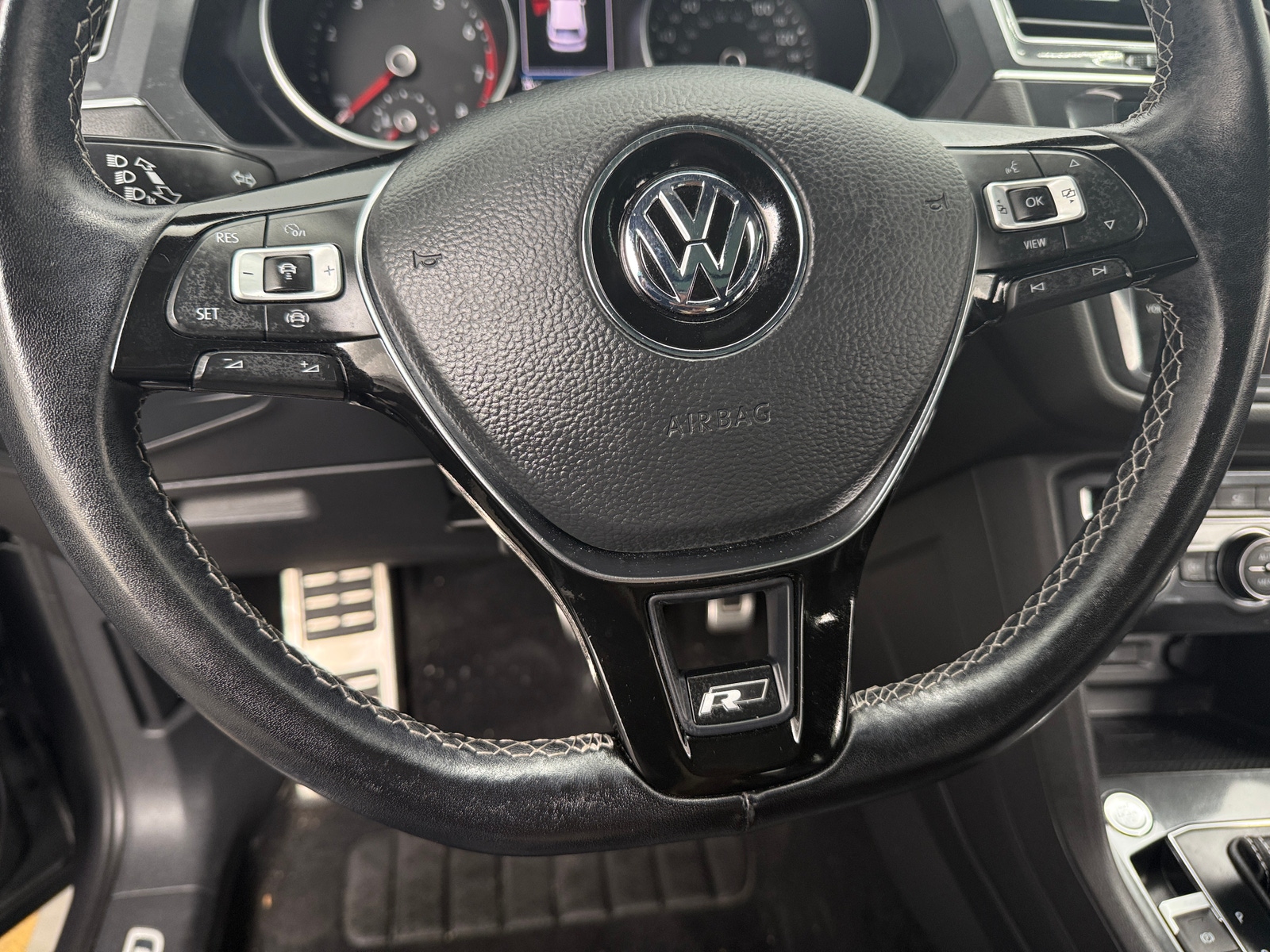 Thumbnail: 2021 Volkswagen Tiguan - 4