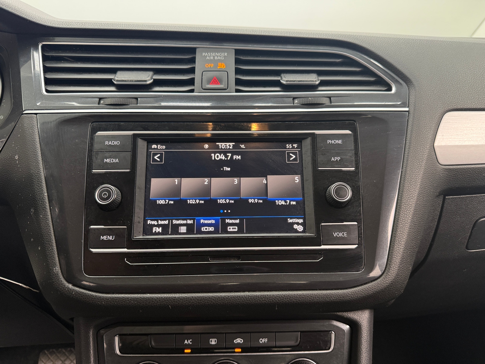 Thumbnail: 2021 Volkswagen Tiguan - 4