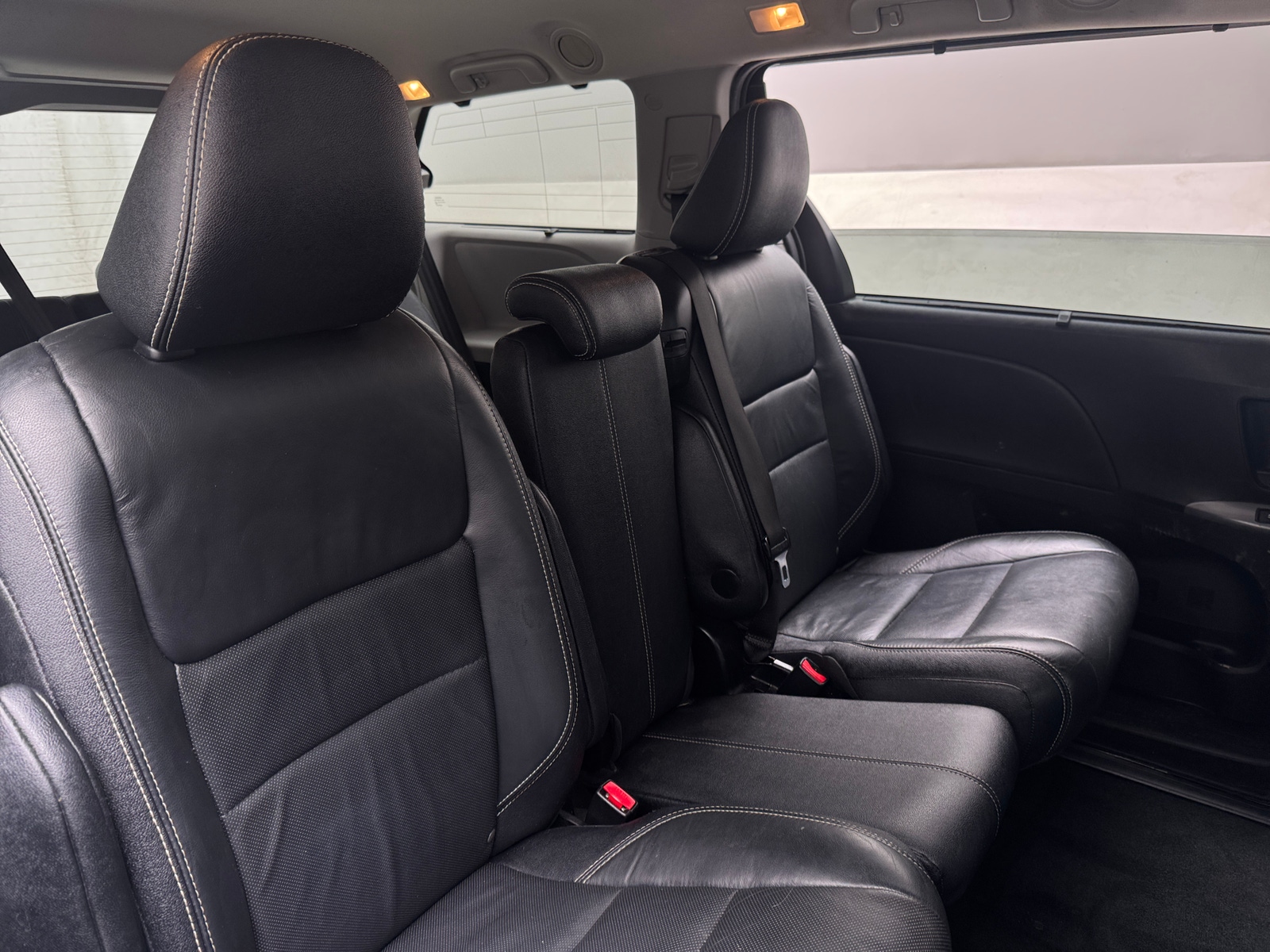 Thumbnail: 2017 Toyota Sienna - 5