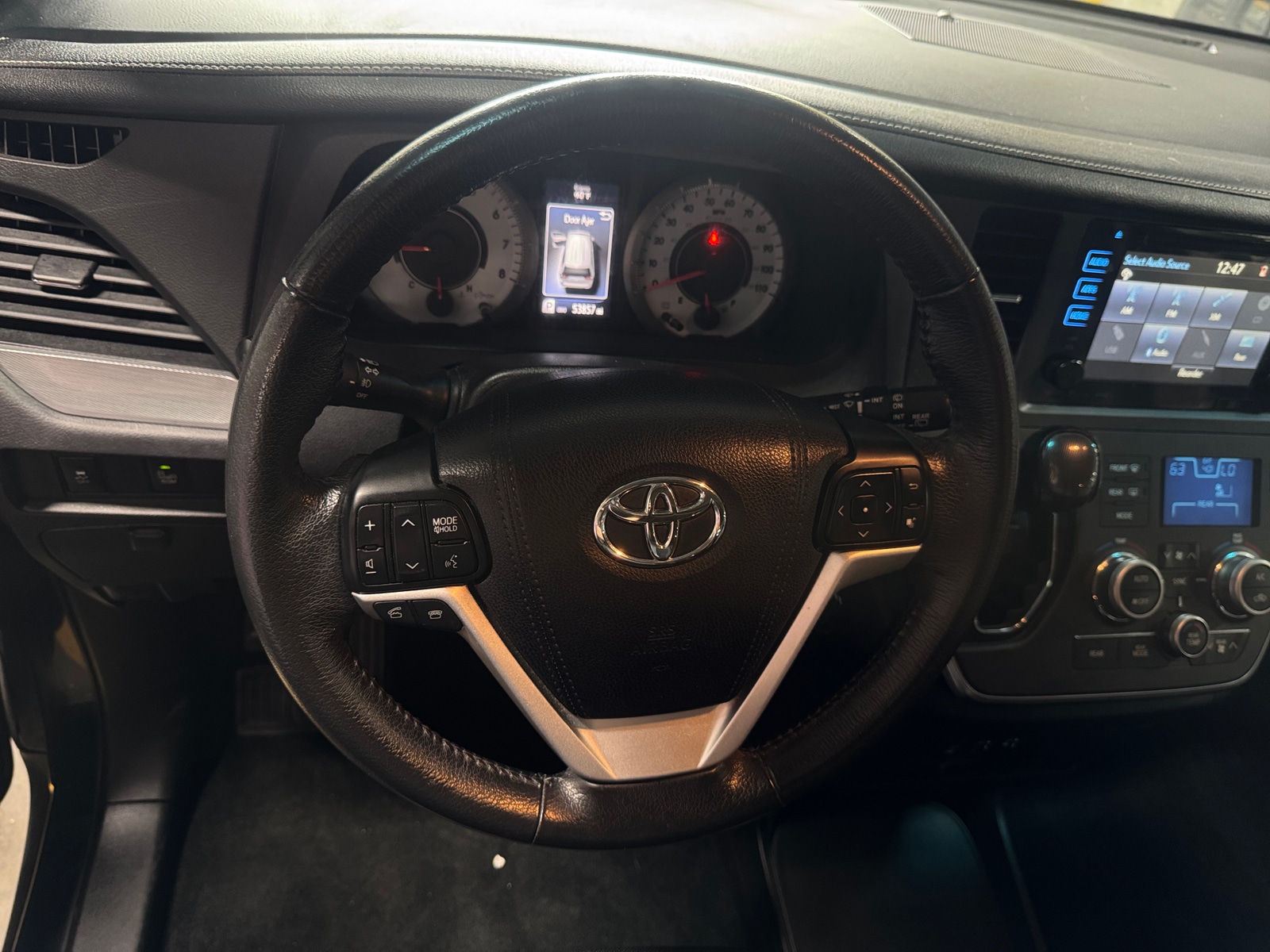 Thumbnail: 2017 Toyota Sienna - 4