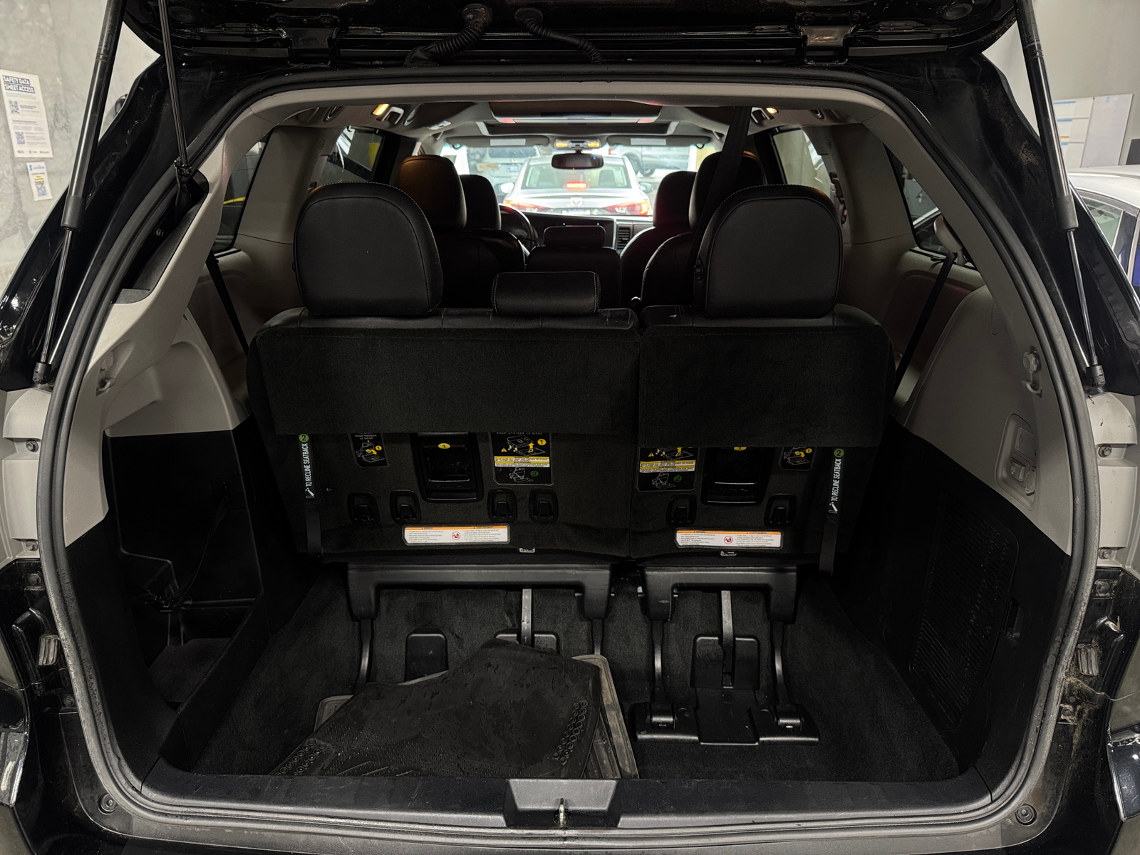 Thumbnail: 2017 Toyota Sienna - 6