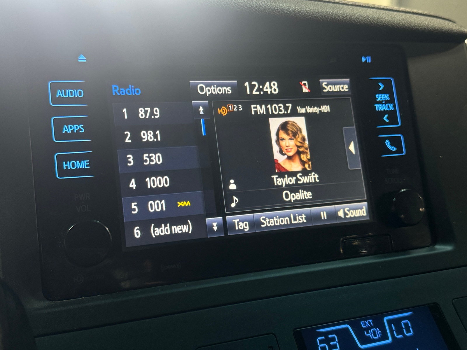 Thumbnail: 2017 Toyota Sienna - 3