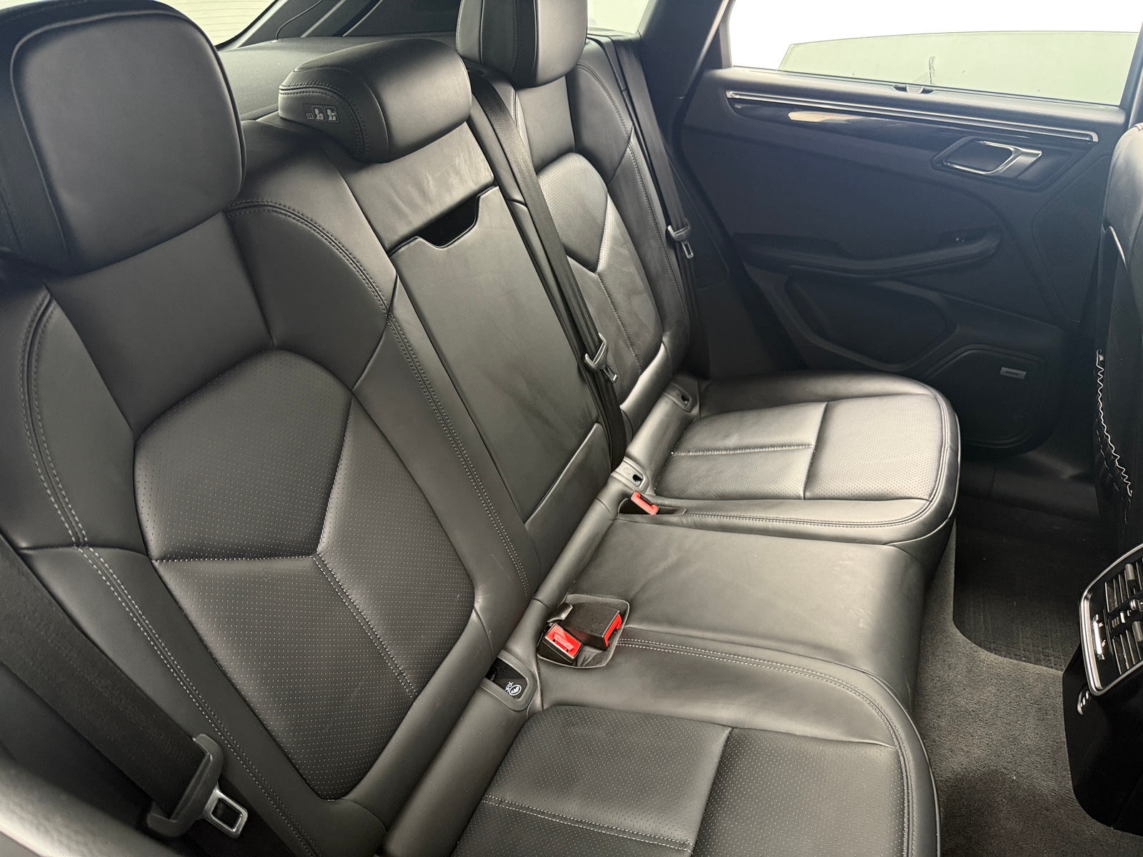 Thumbnail: 2022 Porsche Macan - 5