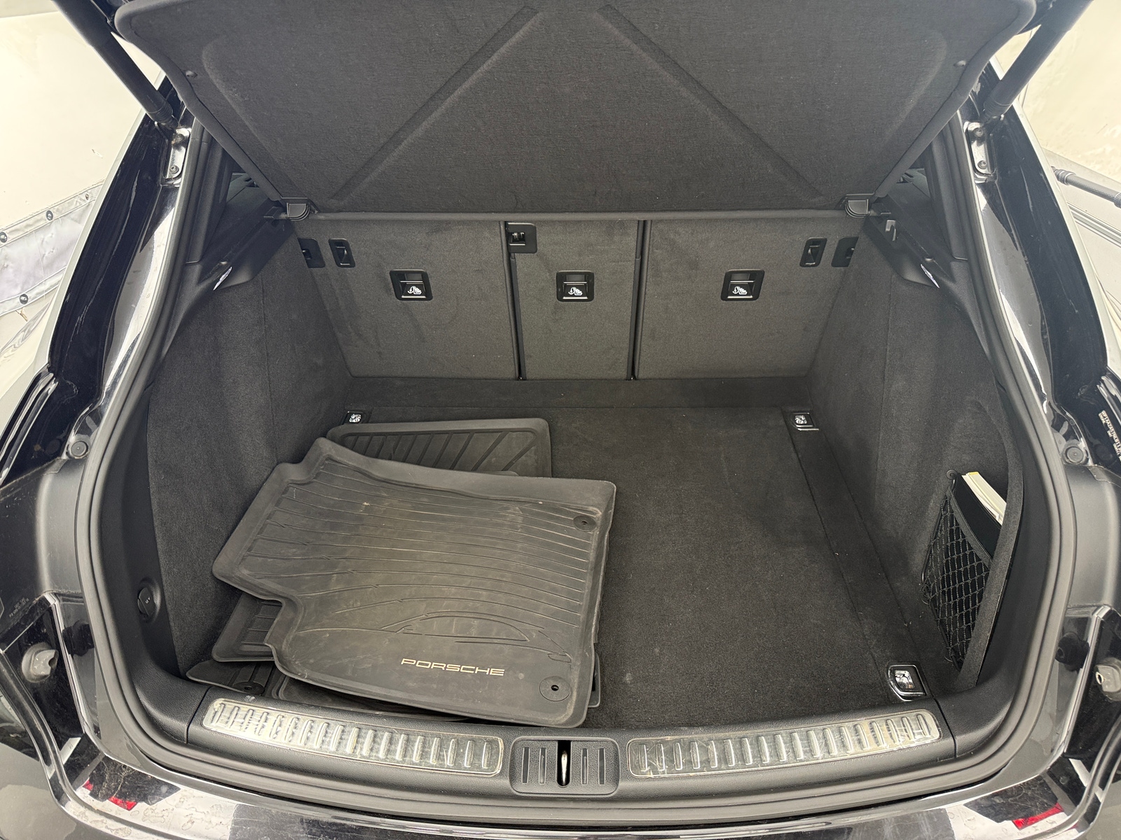 Thumbnail: 2022 Porsche Macan - 6