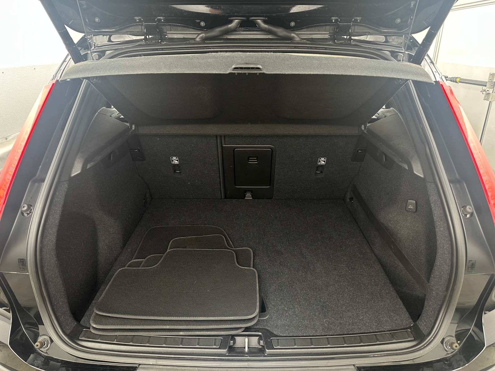 Thumbnail: 2020 Volvo XC40 - 7