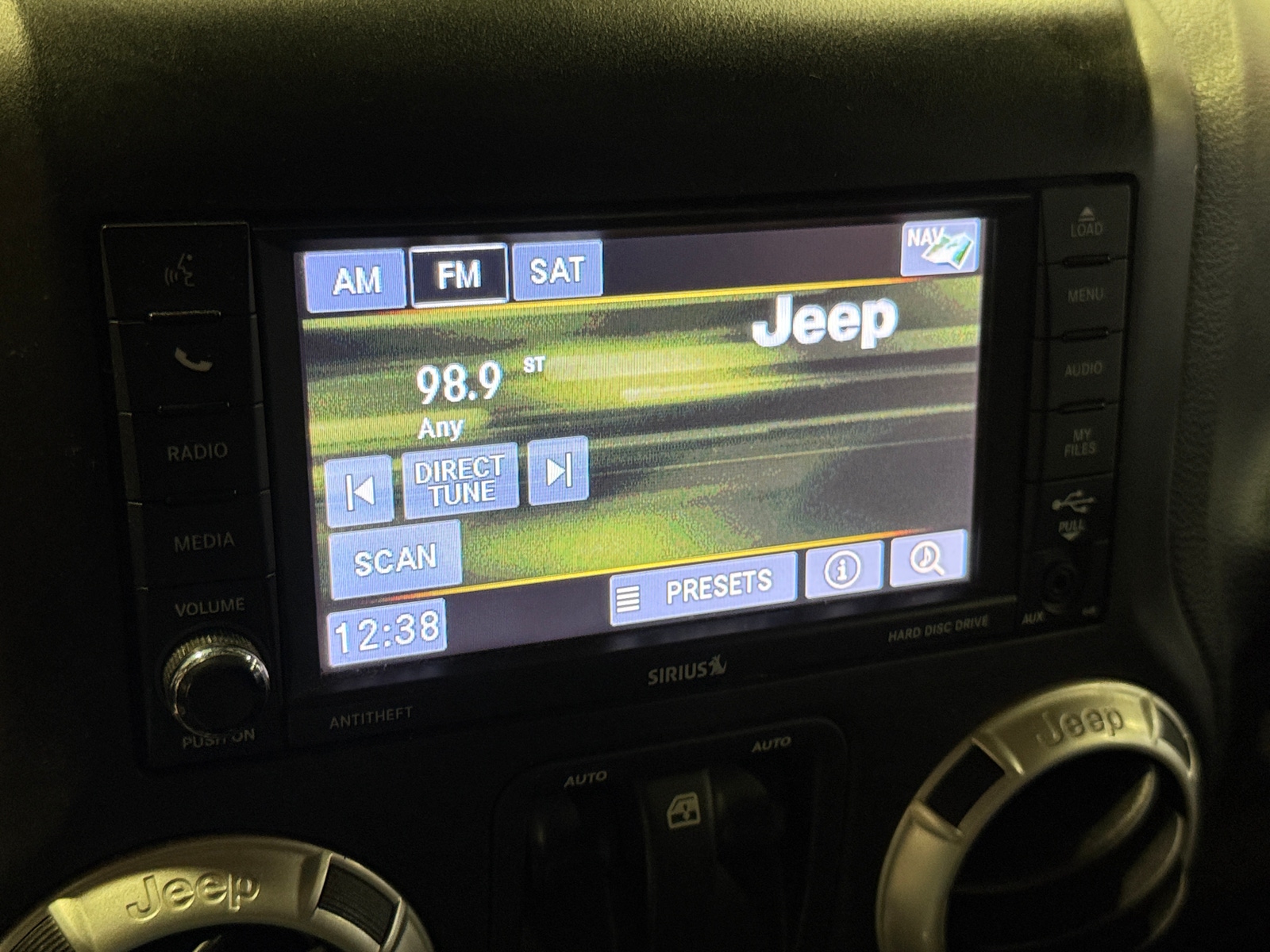 Thumbnail: 2017 Jeep Wrangler - 3