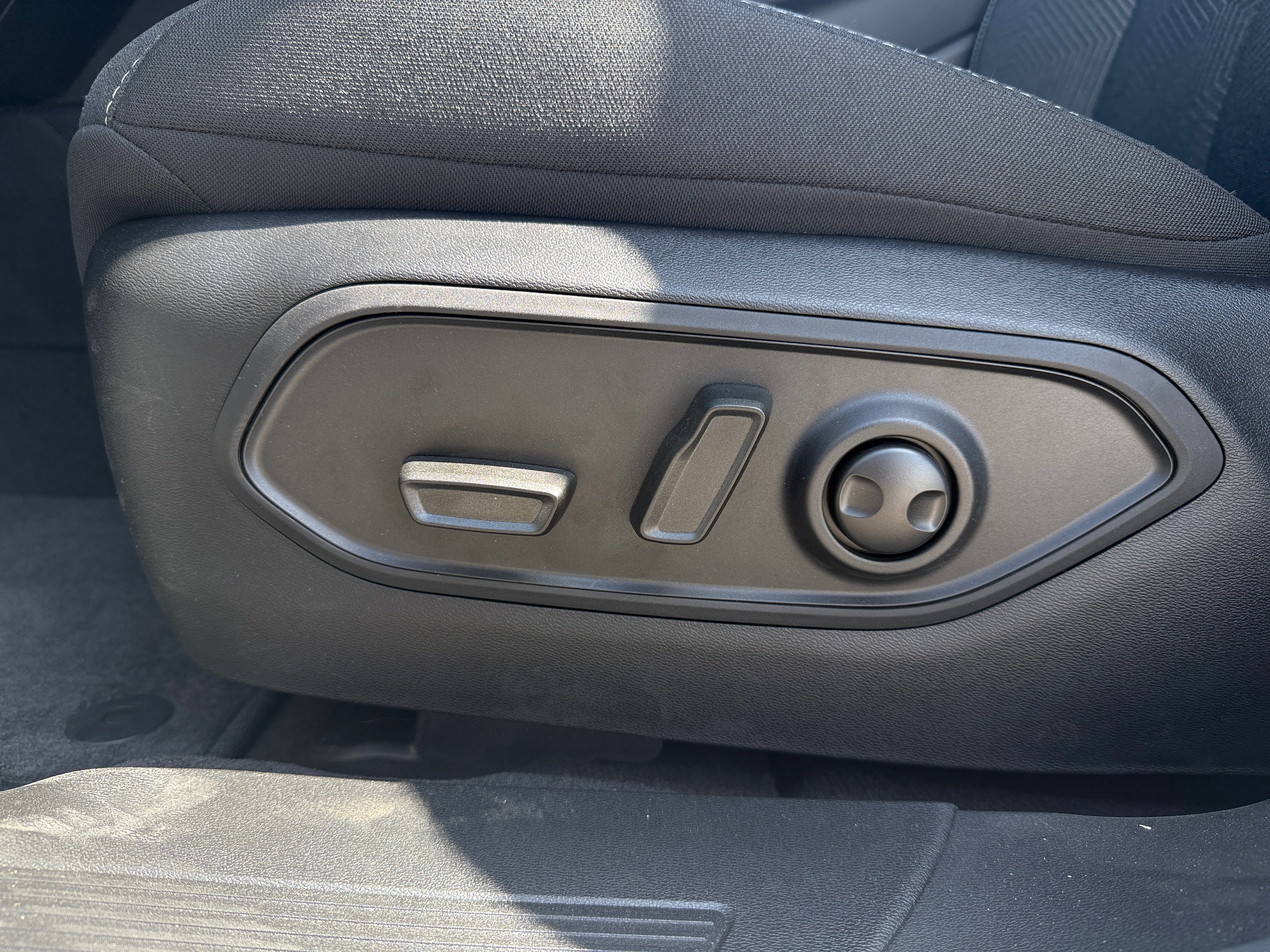 2026 Jeep Cherokee Laredo - Photo 3