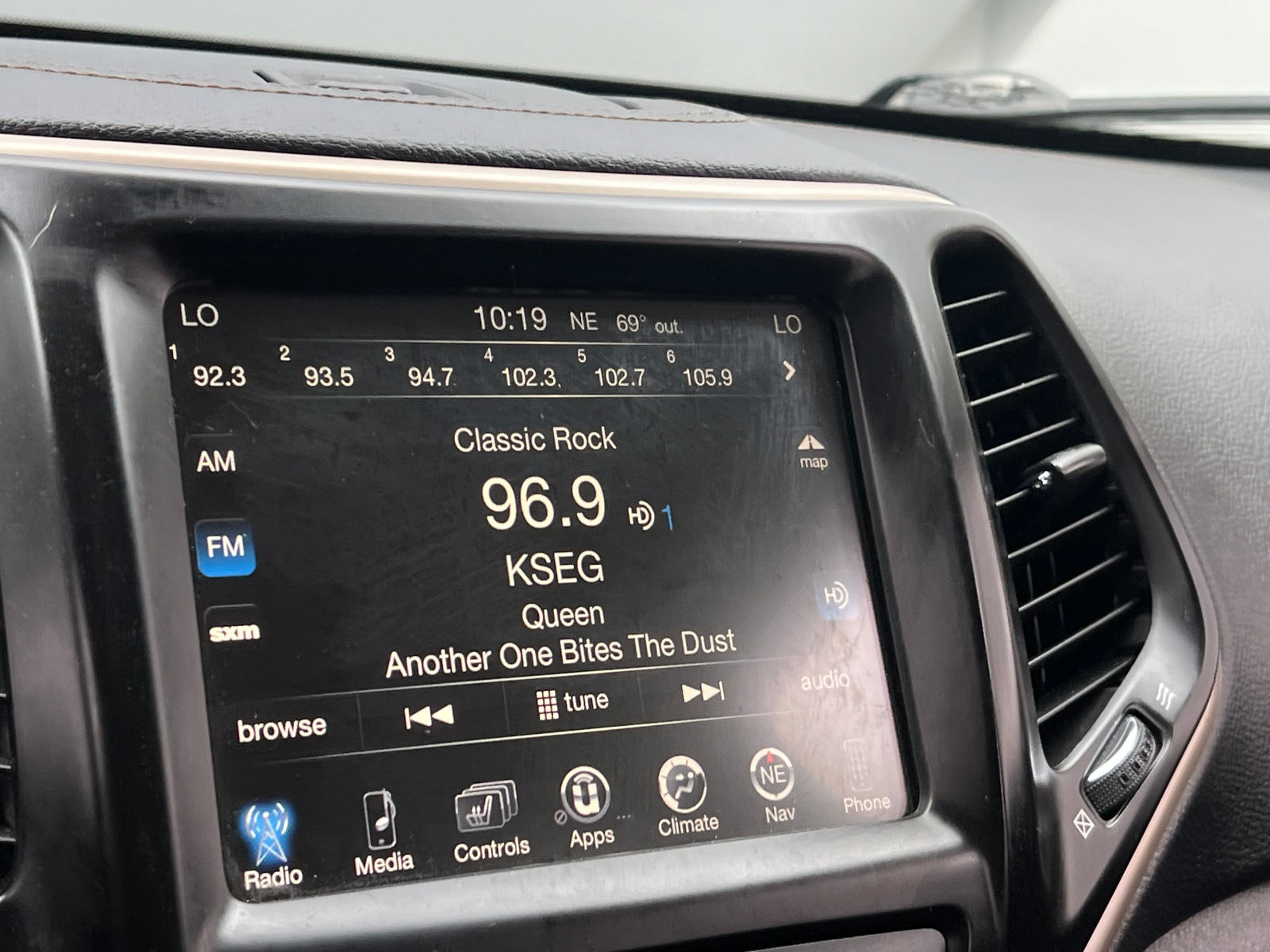 Thumbnail: 2017 Jeep Cherokee - 3