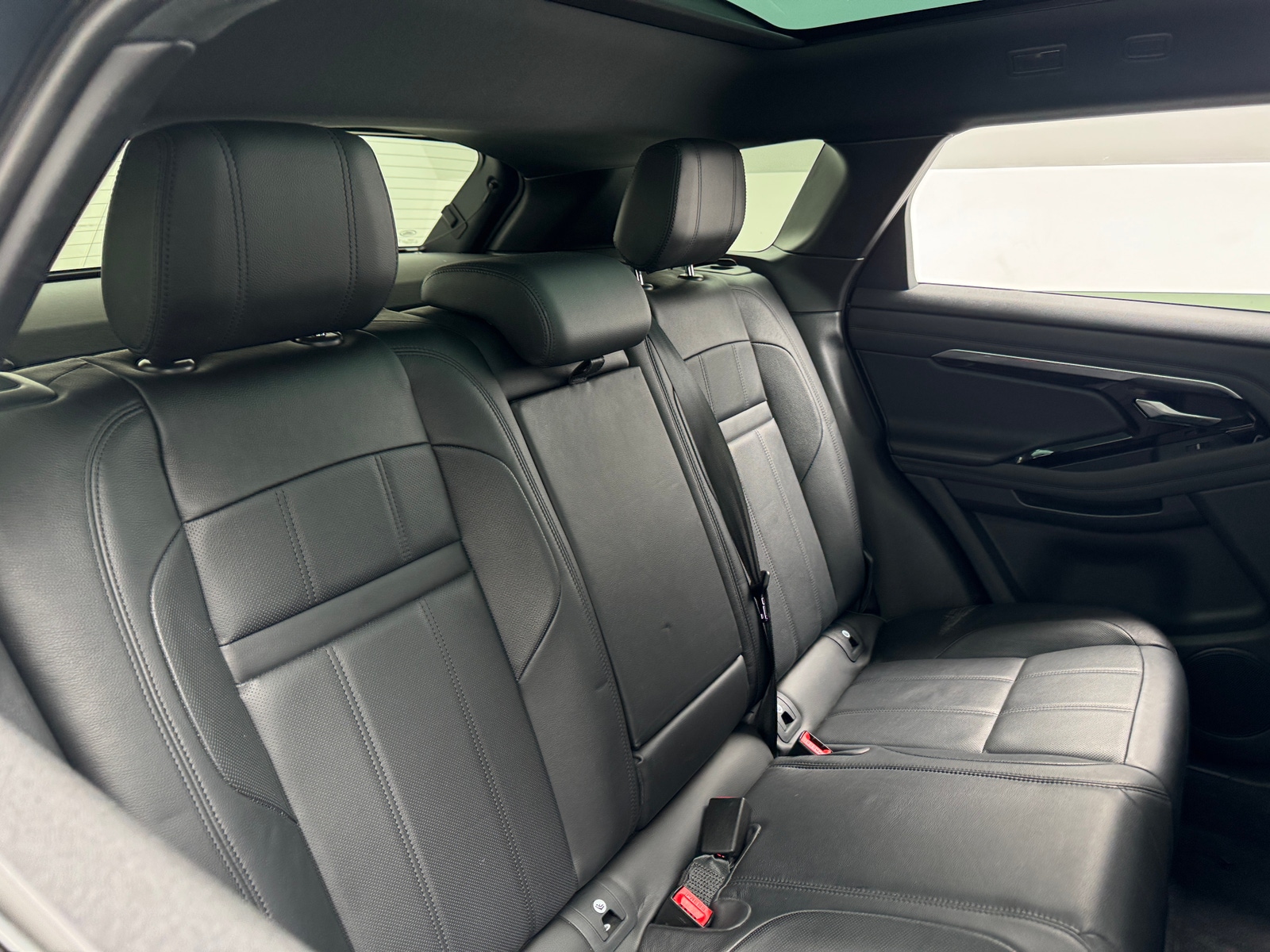 Thumbnail: 2020 Land Rover Range Rover Evoque - 5