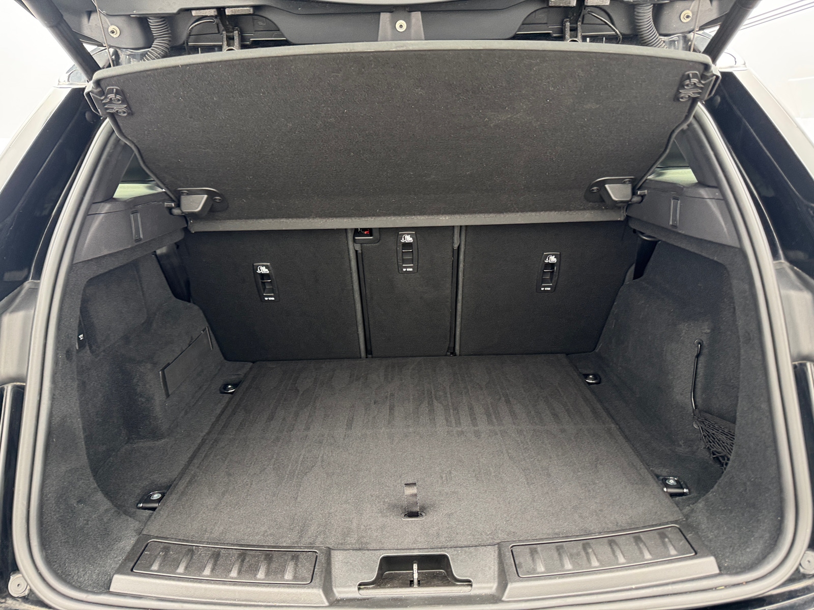 Thumbnail: 2020 Land Rover Range Rover Evoque - 6