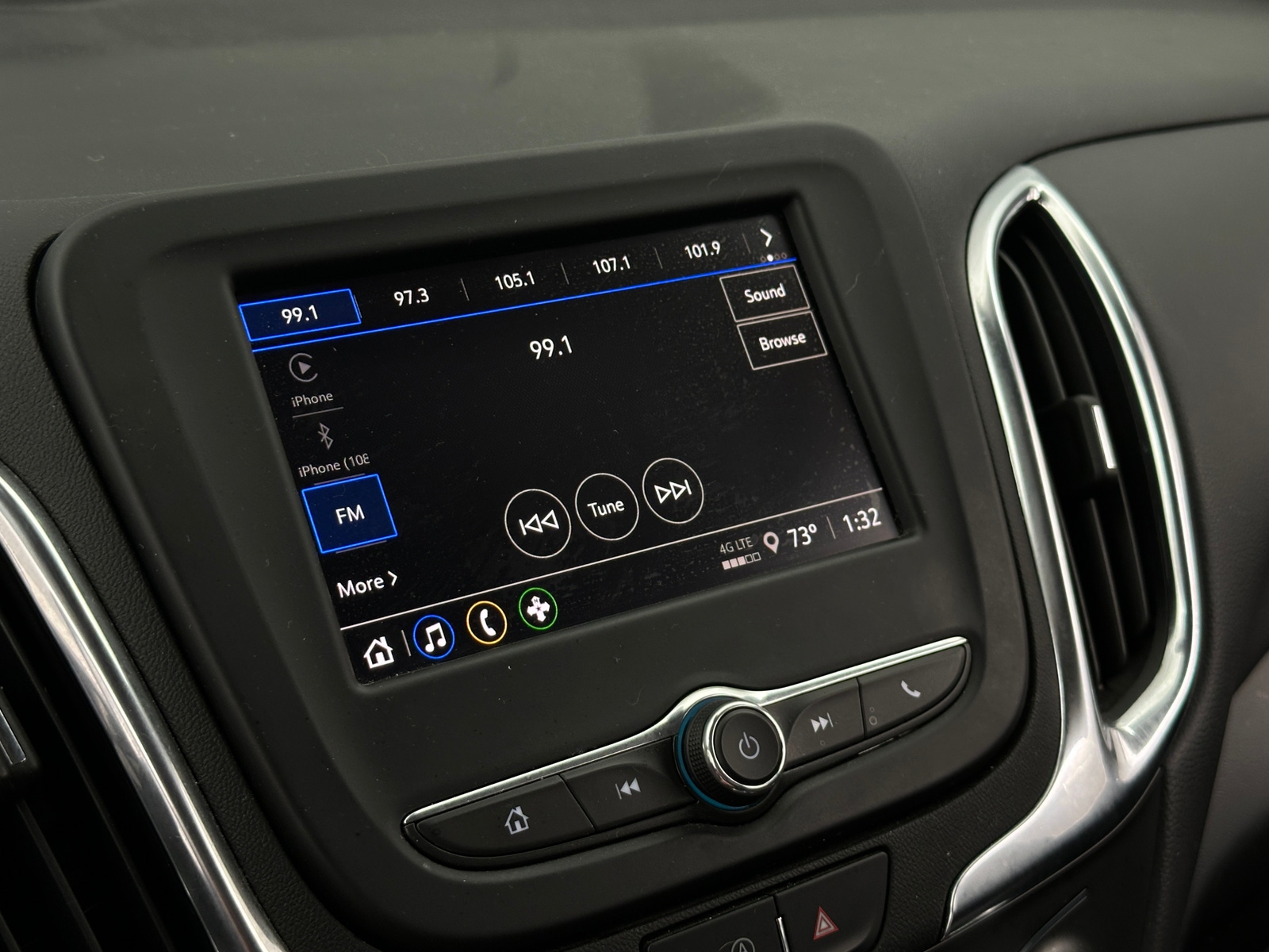 Thumbnail: 2022 Chevrolet Equinox - 4