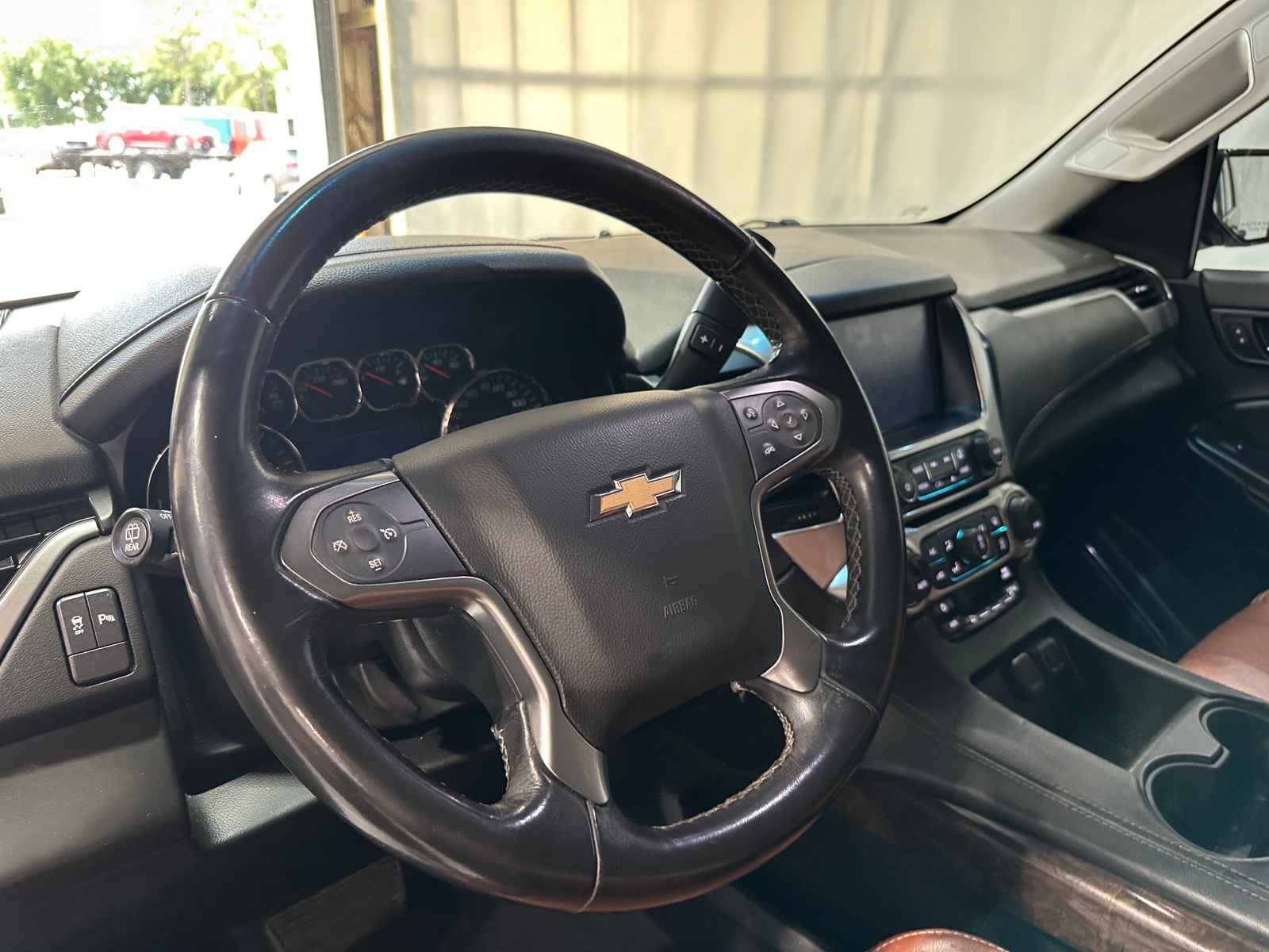Thumbnail: 2019 Chevrolet Tahoe - 4