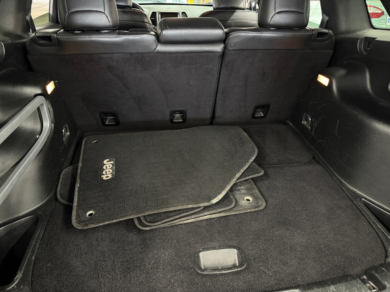 Thumbnail: 2018 Jeep Cherokee - 6