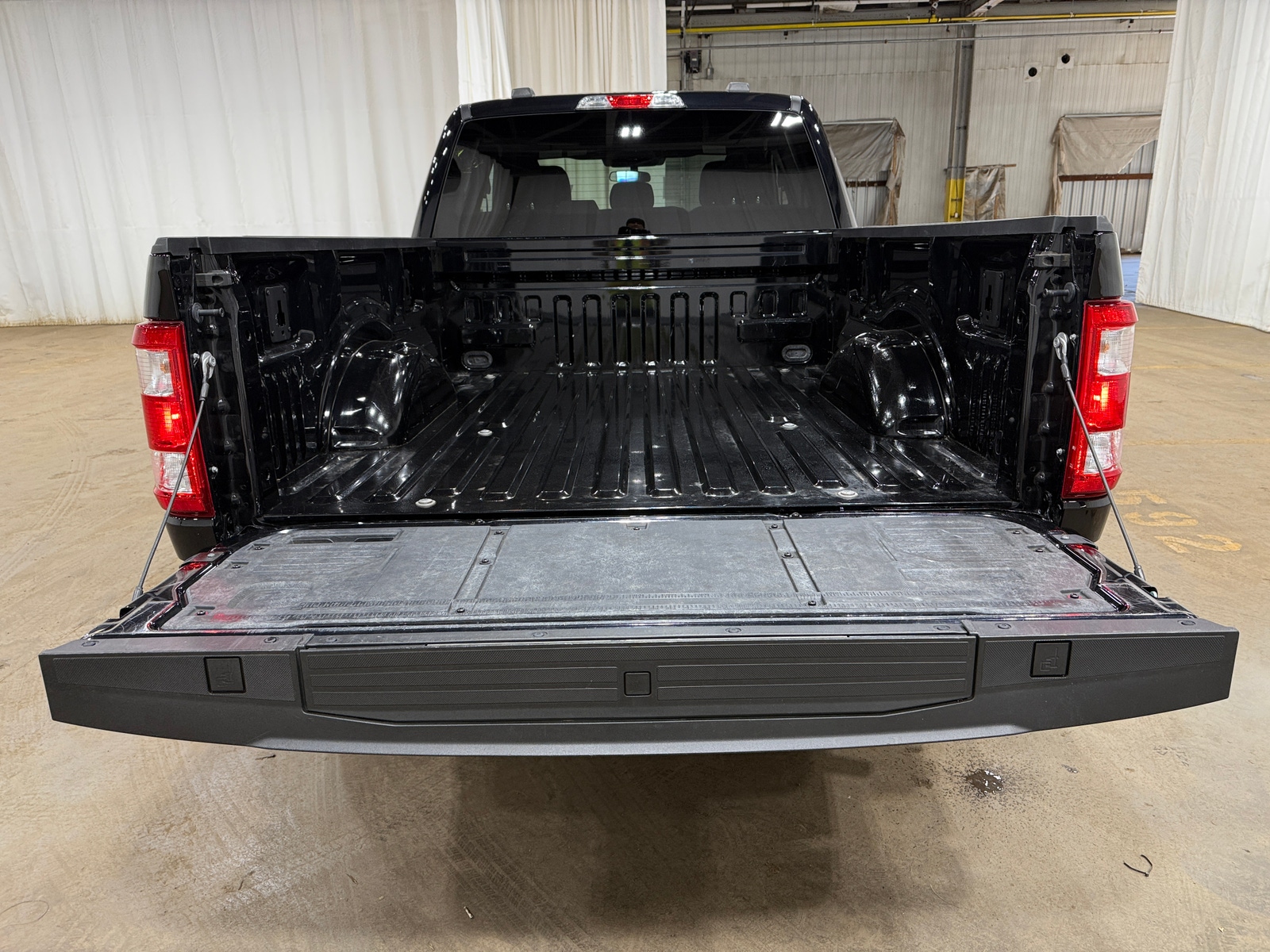 Thumbnail: 2022 Ford Econoline - 7