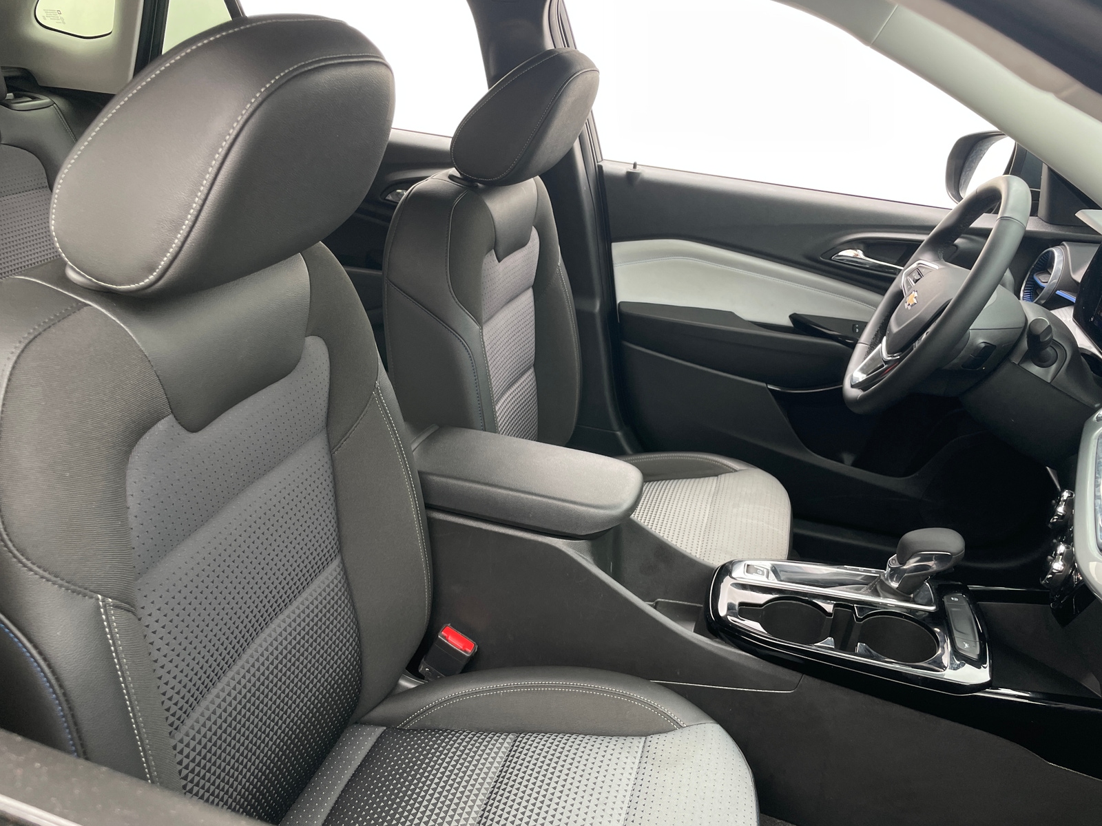 Thumbnail: 2025 Chevrolet Trax - 2