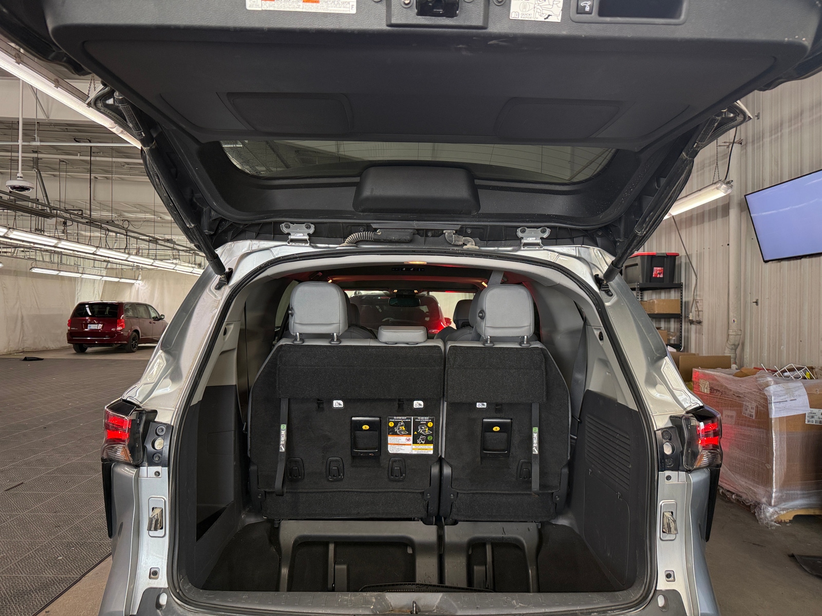 Thumbnail: 2023 Toyota Sienna - 6