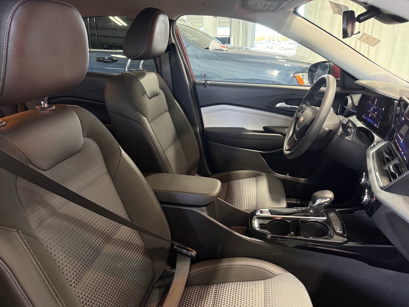 Thumbnail: 2025 Chevrolet Trax - 2