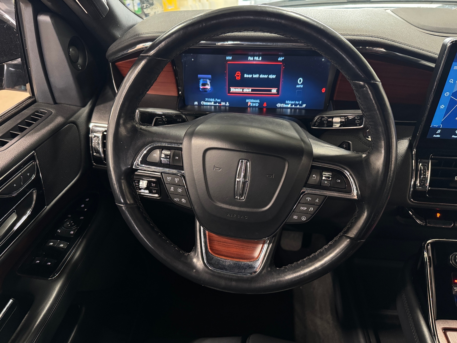 Thumbnail: 2022 Lincoln Navigator - 4