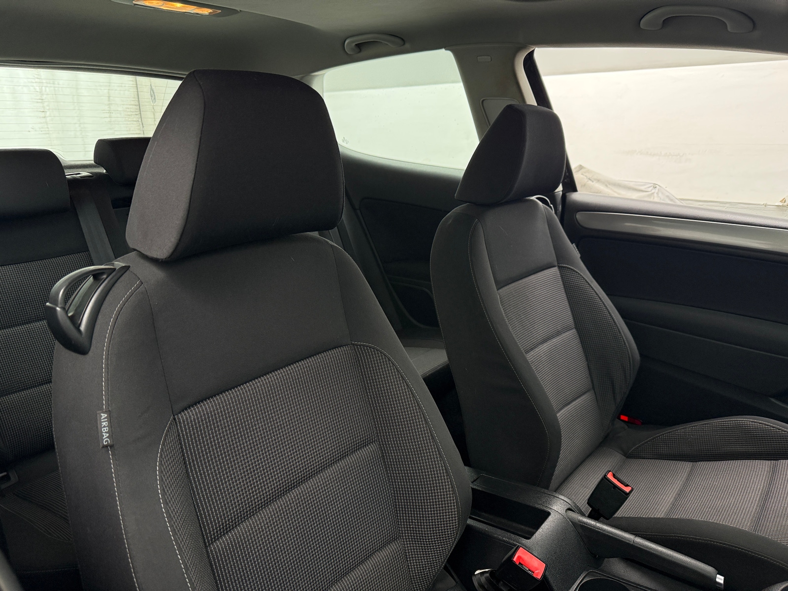 Thumbnail: 2010 Volkswagen Golf - 2