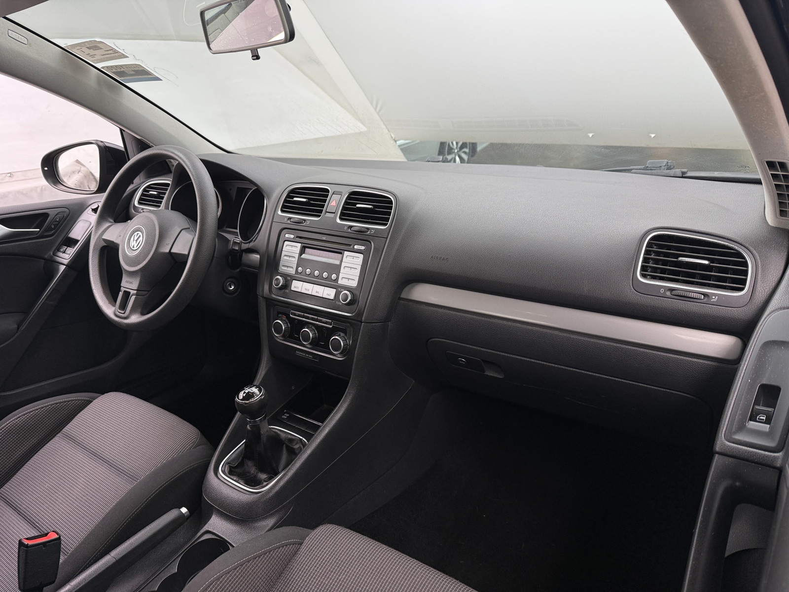 Thumbnail: 2010 Volkswagen Golf - 3