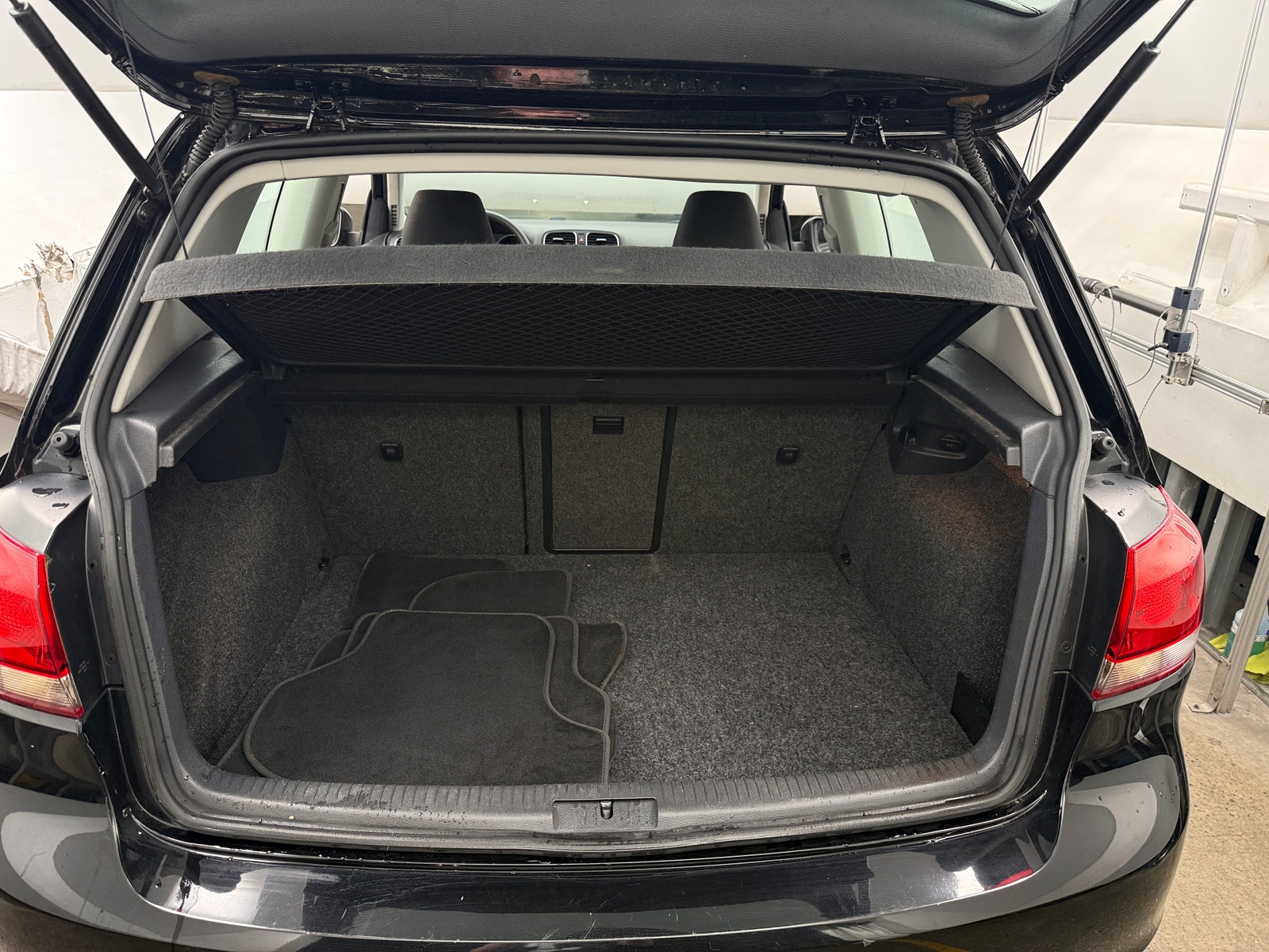 Thumbnail: 2010 Volkswagen Golf - 7