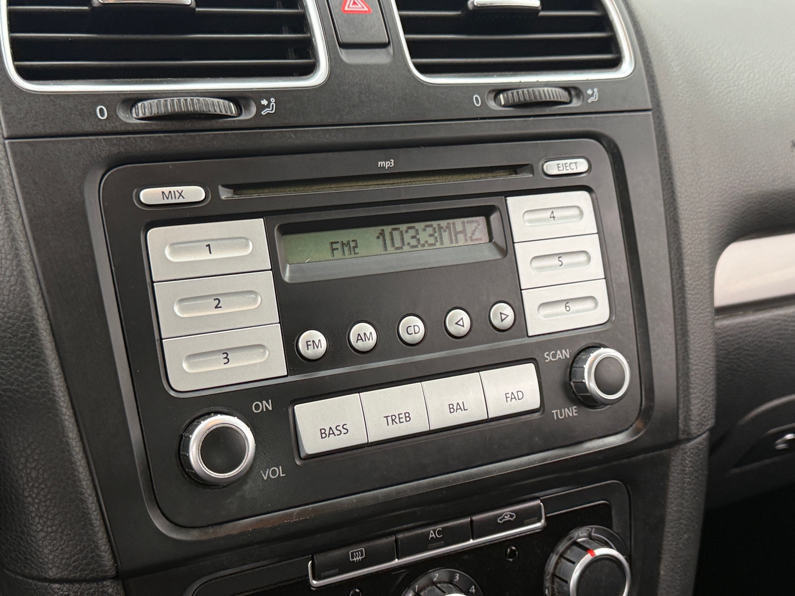 Thumbnail: 2010 Volkswagen Golf - 4