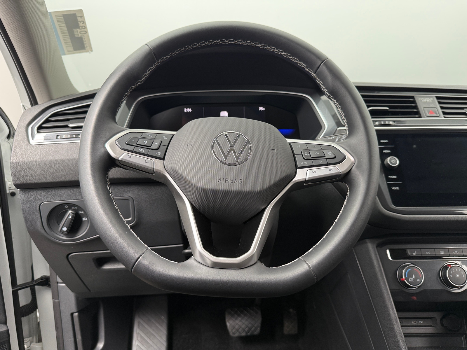 Thumbnail: 2024 Volkswagen Tiguan - 5