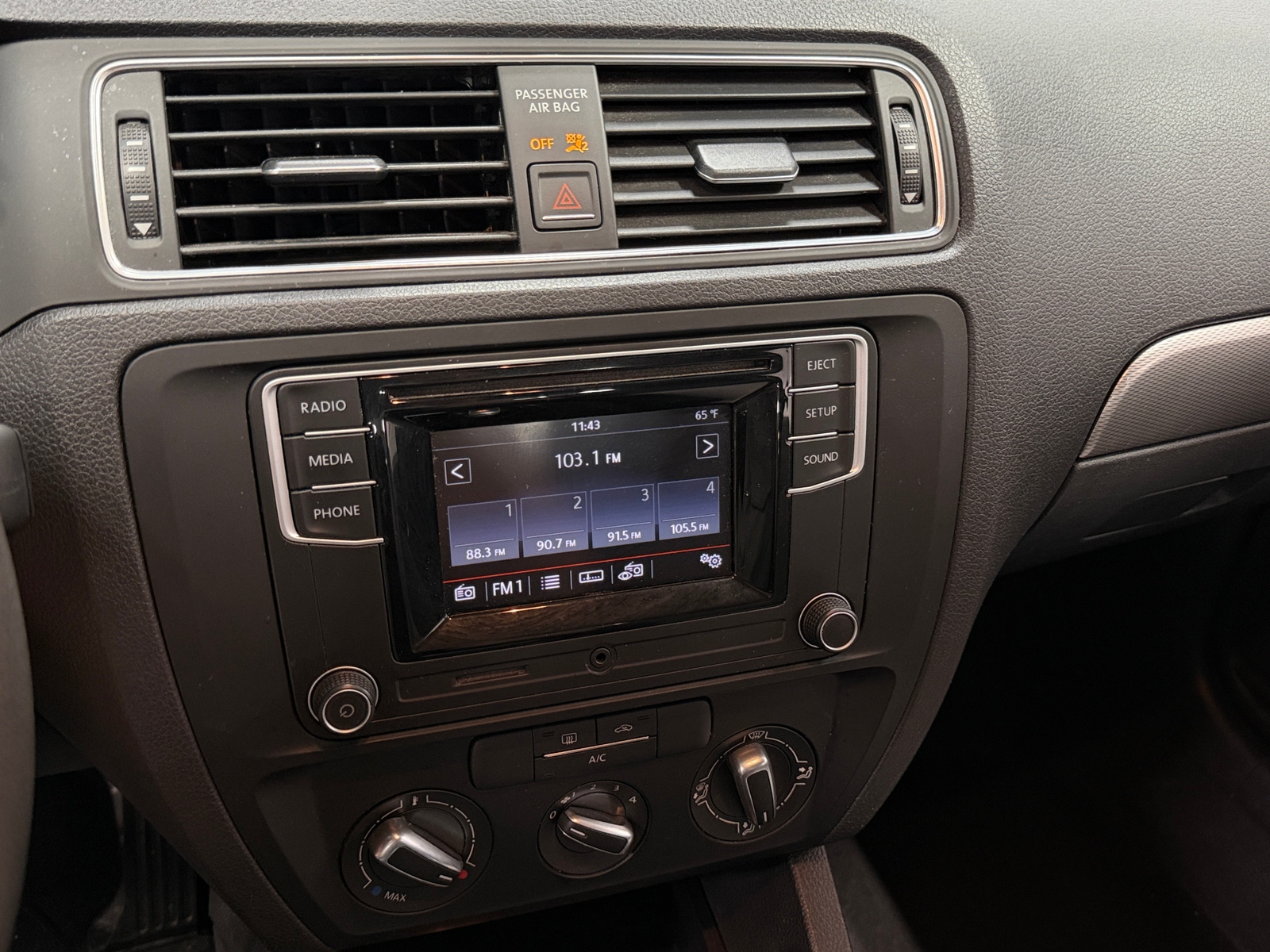 Thumbnail: 2017 Volkswagen Jetta - 4