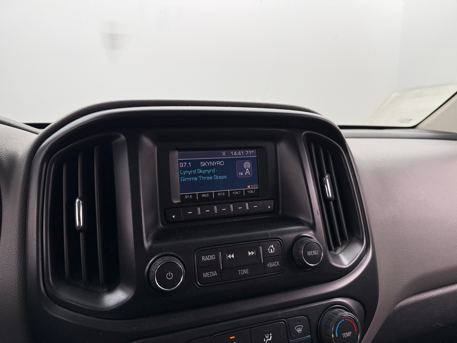 Thumbnail: 2015 Chevrolet Colorado - 4