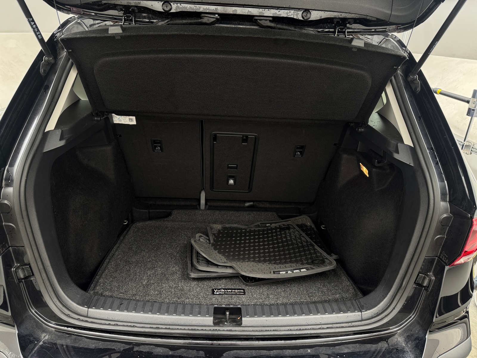 Thumbnail: 2023 Volkswagen Taos - 7