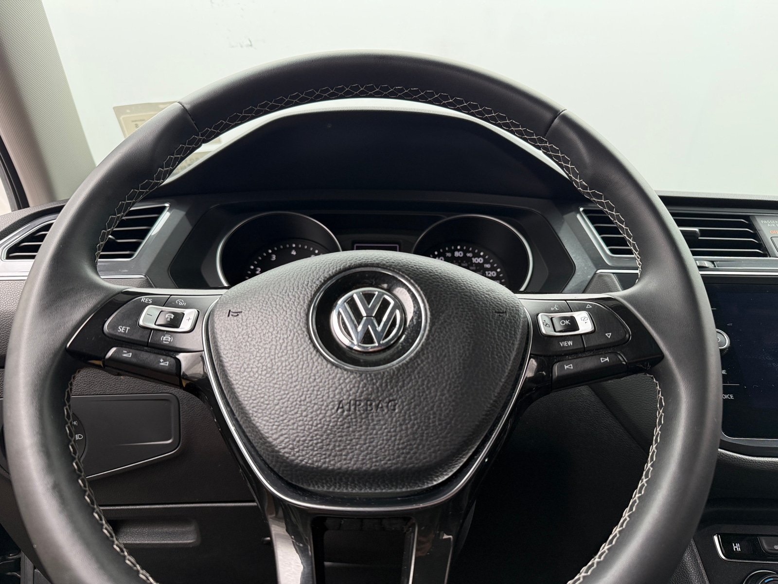 Thumbnail: 2021 Volkswagen Tiguan - 4