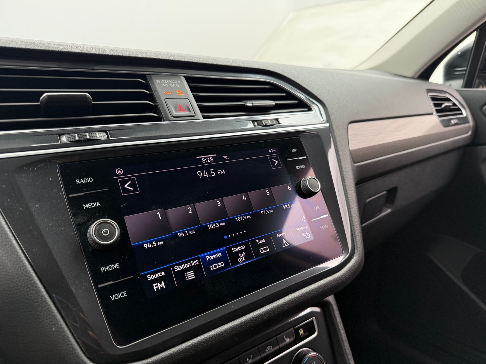 Thumbnail: 2021 Volkswagen Tiguan - 3