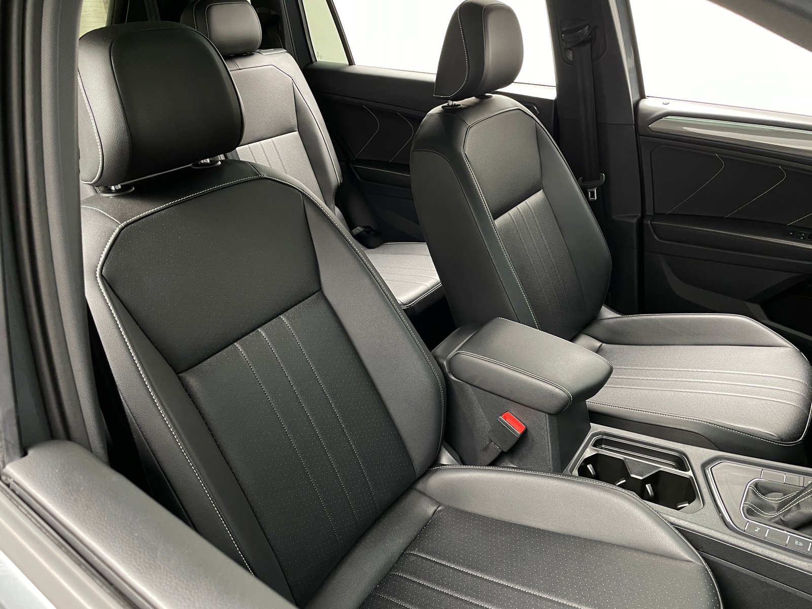 Thumbnail: 2023 Volkswagen Tiguan - 2