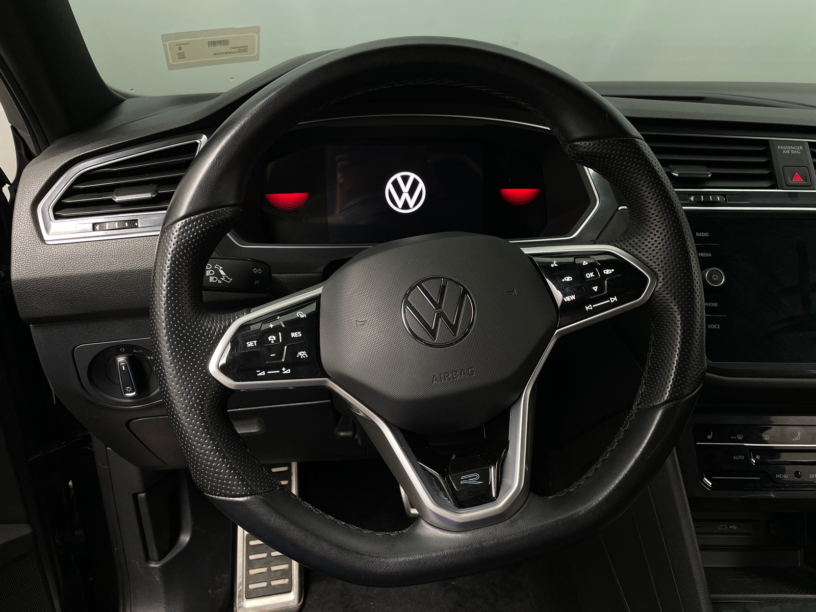 Thumbnail: 2023 Volkswagen Tiguan - 5