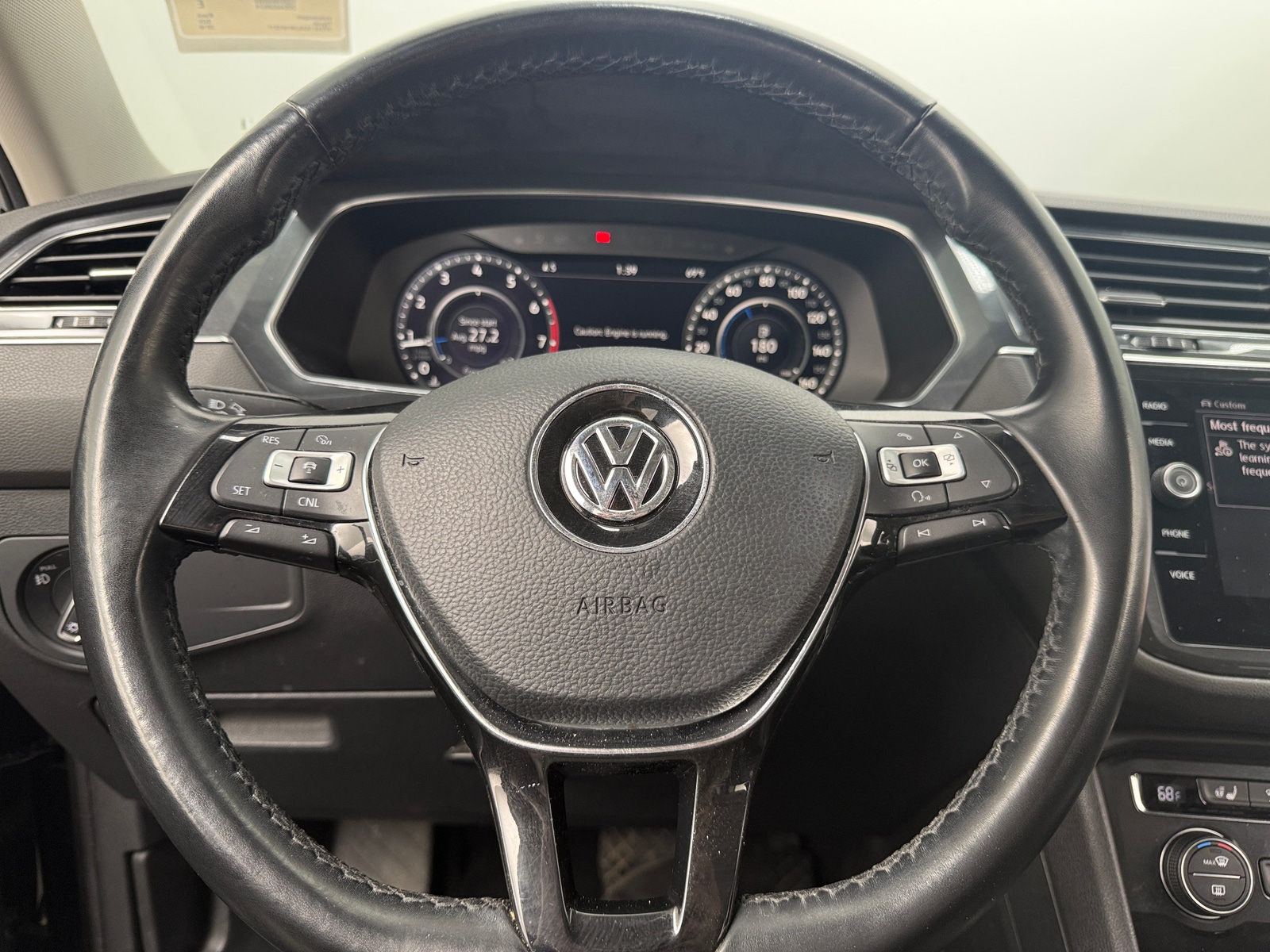 Thumbnail: 2018 Volkswagen Tiguan - 4