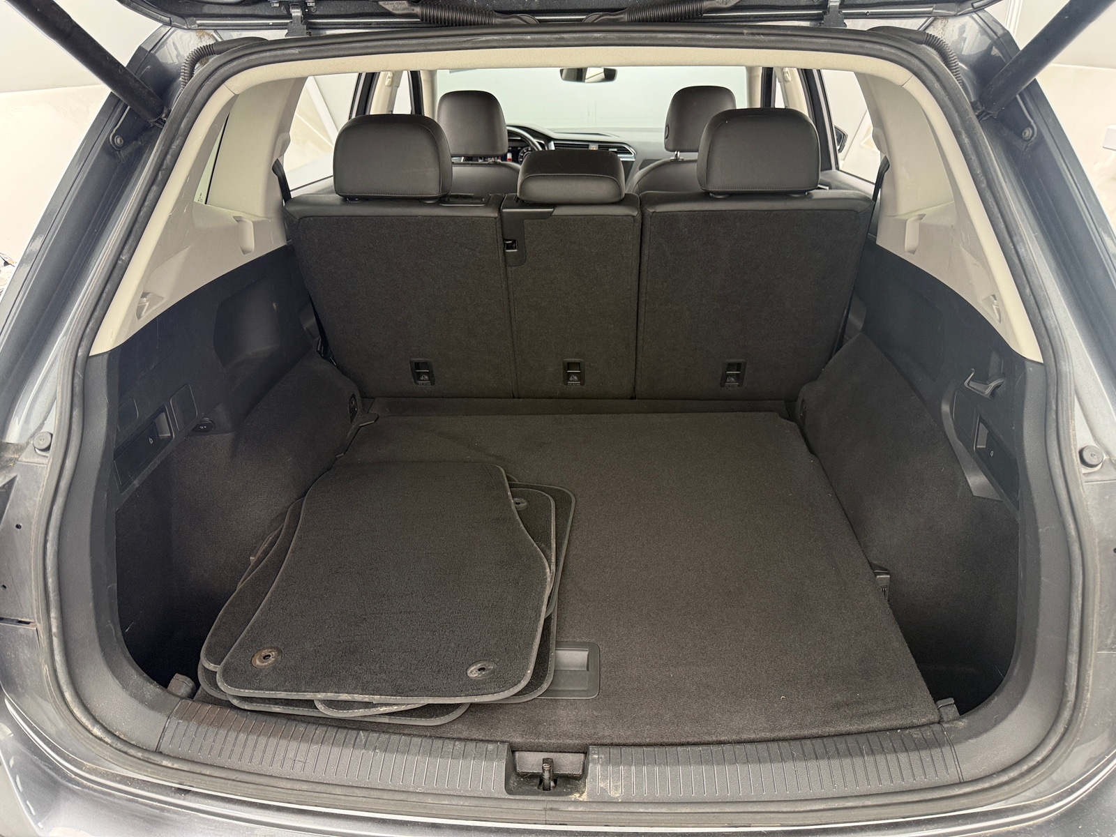 Thumbnail: 2018 Volkswagen Tiguan - 6