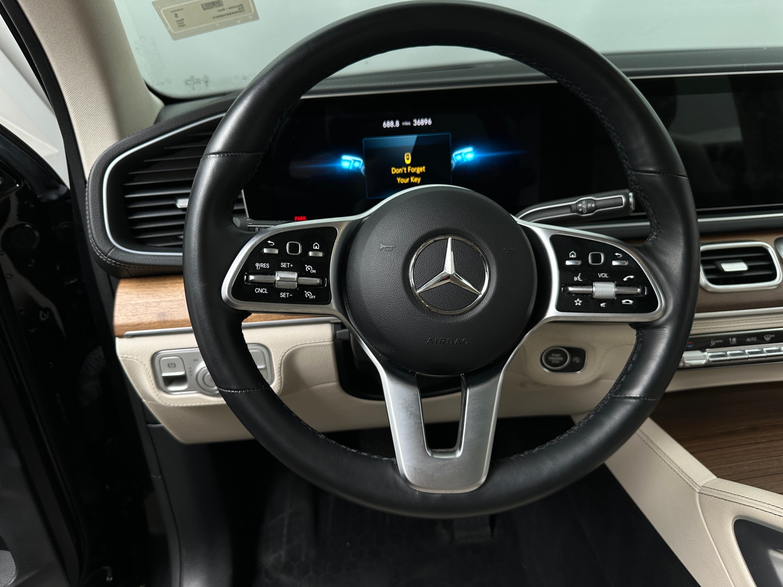 Thumbnail: 2023 Mercedes-Benz GLE - 4