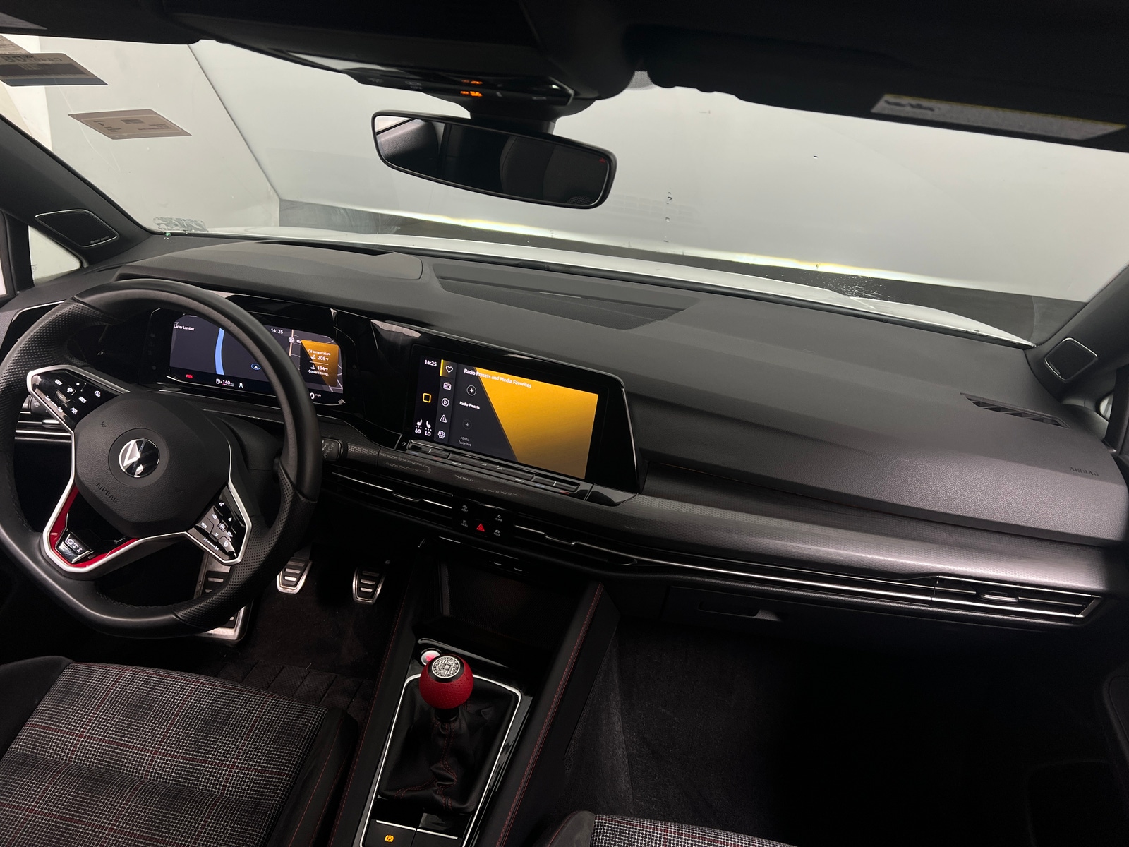Thumbnail: 2023 Volkswagen Golf - 2