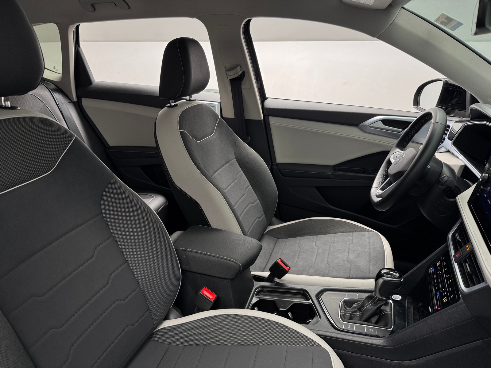 Thumbnail: 2025 Volkswagen Taos - 2