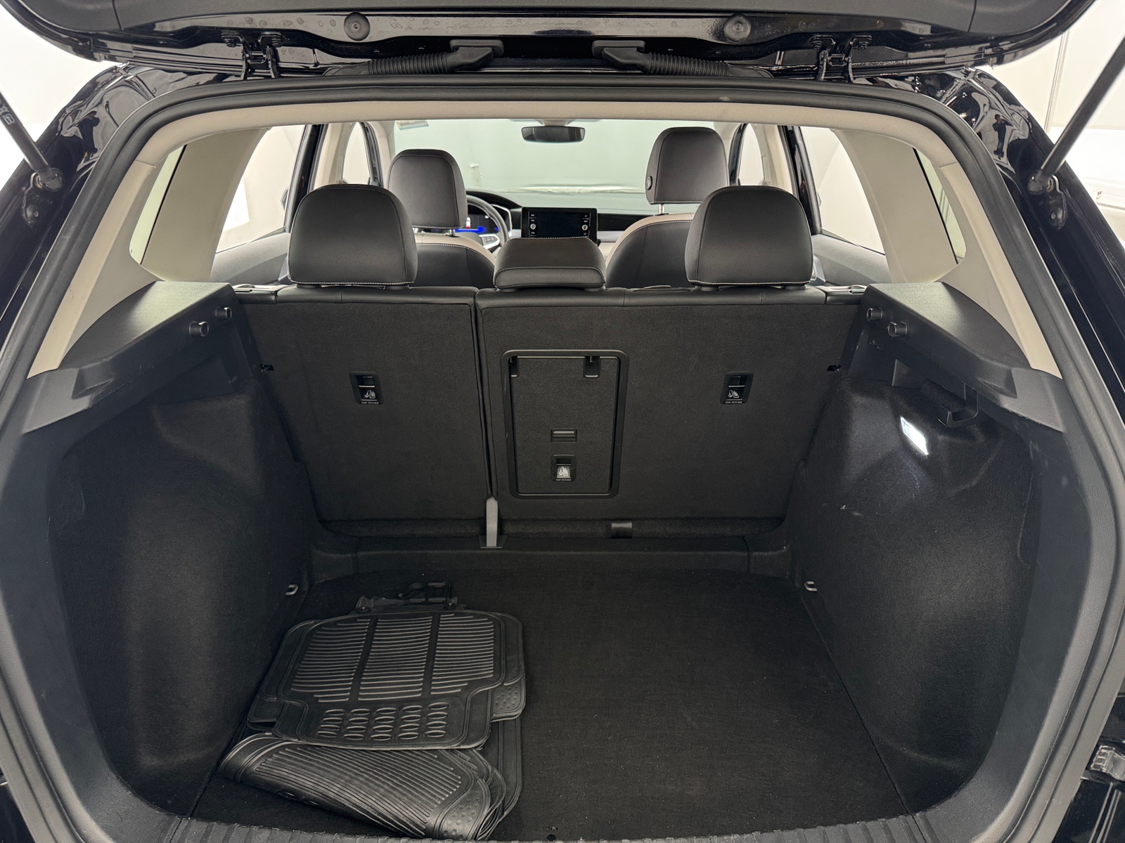 Thumbnail: 2025 Volkswagen Taos - 7